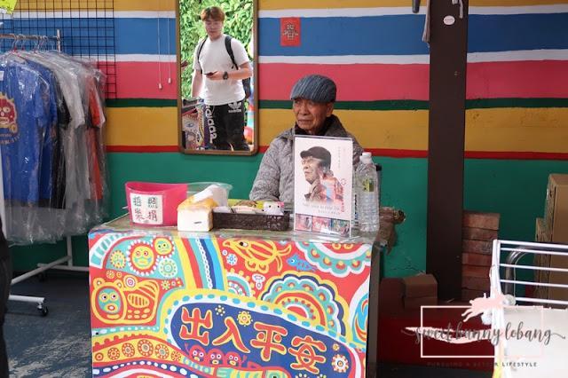 Trip to Rainbow Village Taichung - World's most colorful Town in Taiwan. Singapore's Lifestyle & Travel Blogger - Sweet Bunny 1 rainbow grandpa