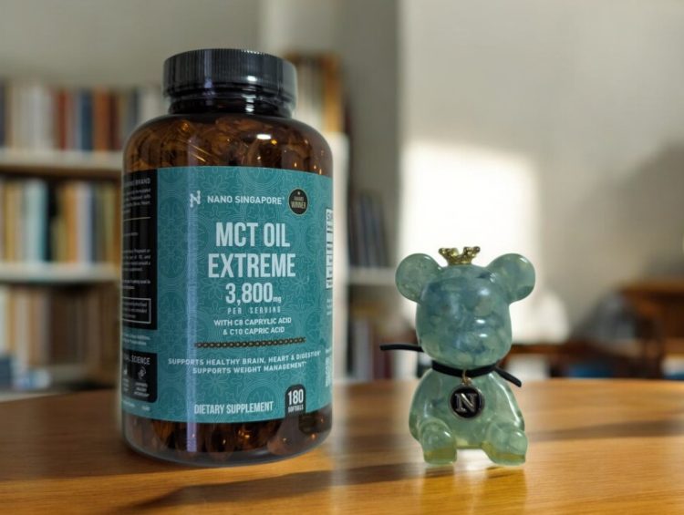 a bottle of vitamins MCT Oil Extreme on a table